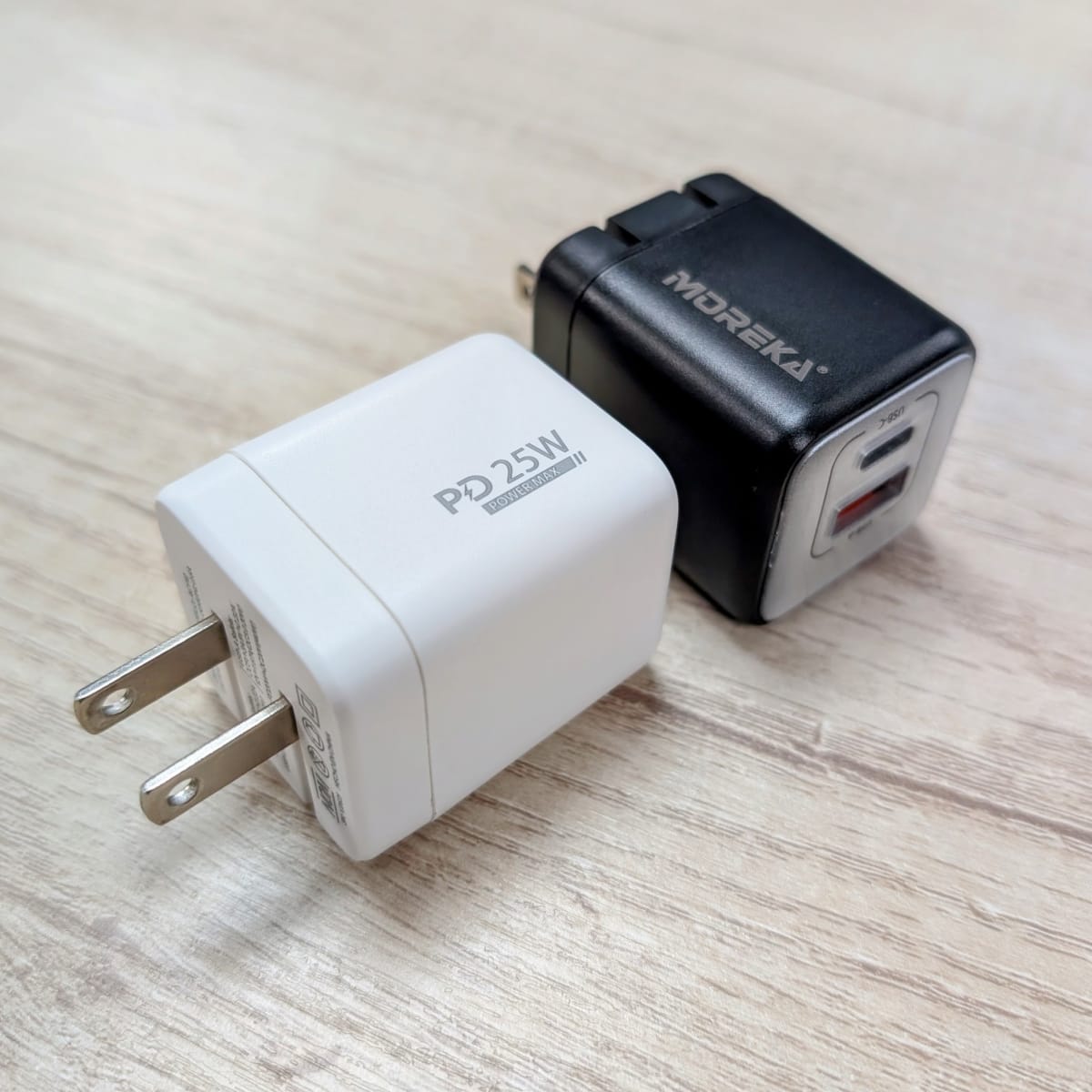 Cubo Cargador 40W 5V- 3A puertos PD20W & QC3.0 20W Clavija plegable Moreka  AC1123