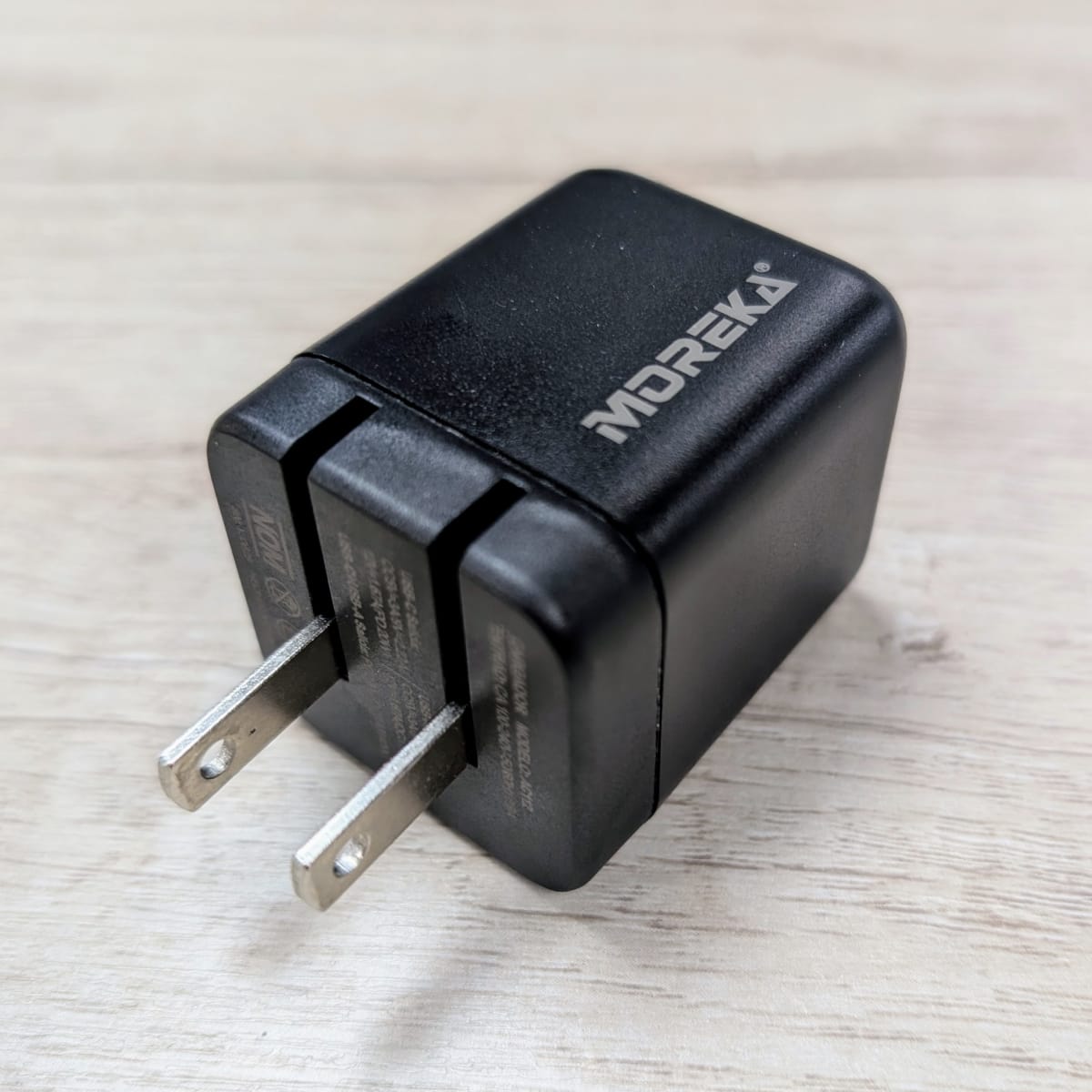 Cargador 40W 5V- 3A puertos PD20W & QC3.0 20W Clavija plegable cable tipo C -C Moreka  AC1138
