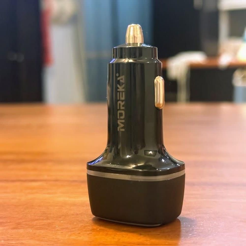 Cargador De Carro 2.4A Moreka CP0011 Plug In Doble puerto USB5