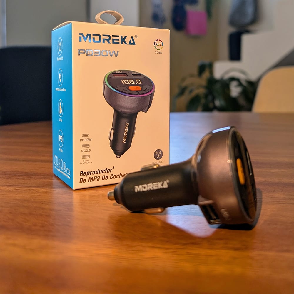 Plug In 30W Trasmisor FM Bluetooth De Carro Moreka CP007410