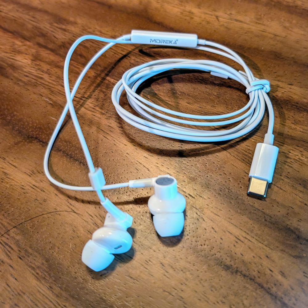 Audífonos Moreka M-926 Alámbricos Manos Libres conector tipo C Micrófono integrado3