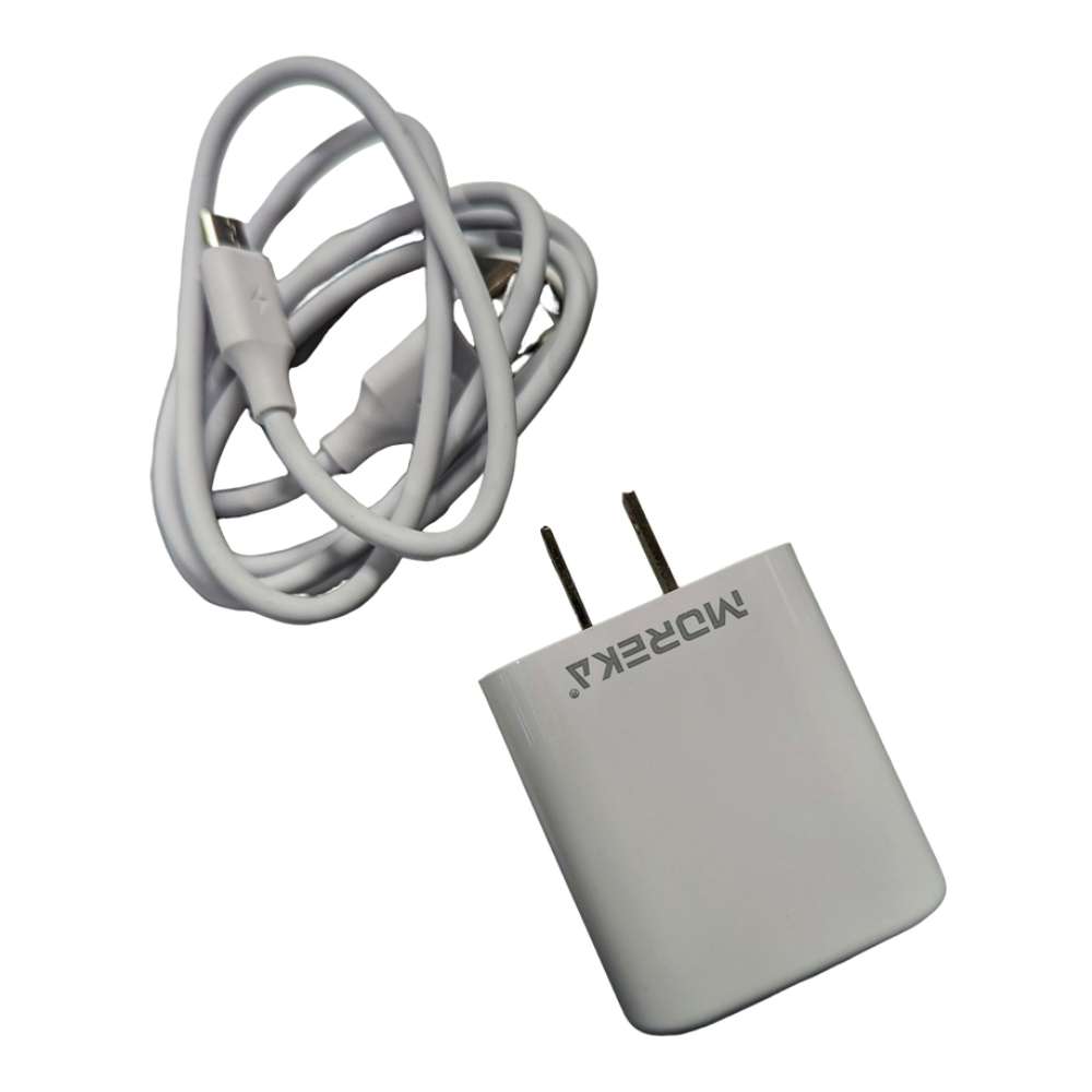 Cargador Moreka MR2886  2.4A  Puerto USB incluye Cable Micro USB 1M7