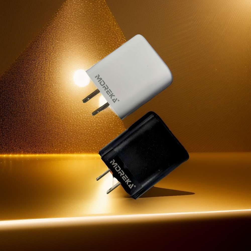Cargador Moreka MR2886 2.4A Puerto USB incluye Cable Tipo V84