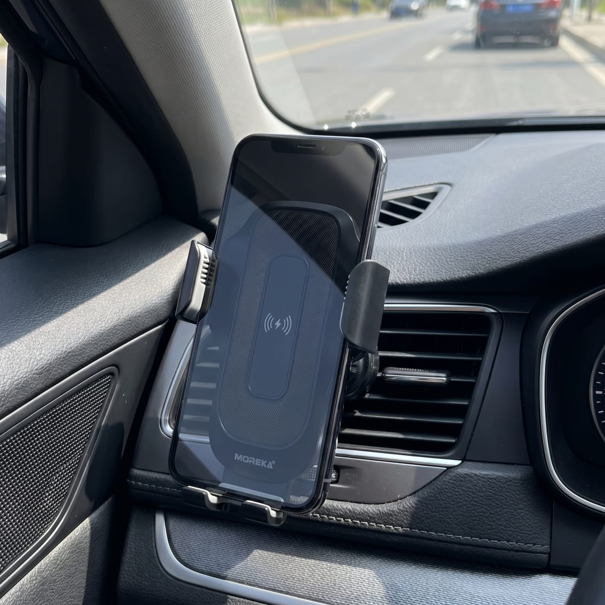 Soporte de Coche con Carga Inalámbrica Rápida Moreka ZJ-021 15W Sujeción Automática Inteligente y Clip para Rejilla de Ventilación3