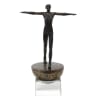 ESCULTURA WOMAN FINDING BALANCE1