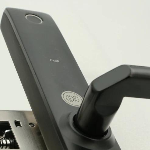 CERRADURA DIGITAL INTELIGENTE CON CUERPO EMBUTIR ODIS SMART 8900 + HUB3