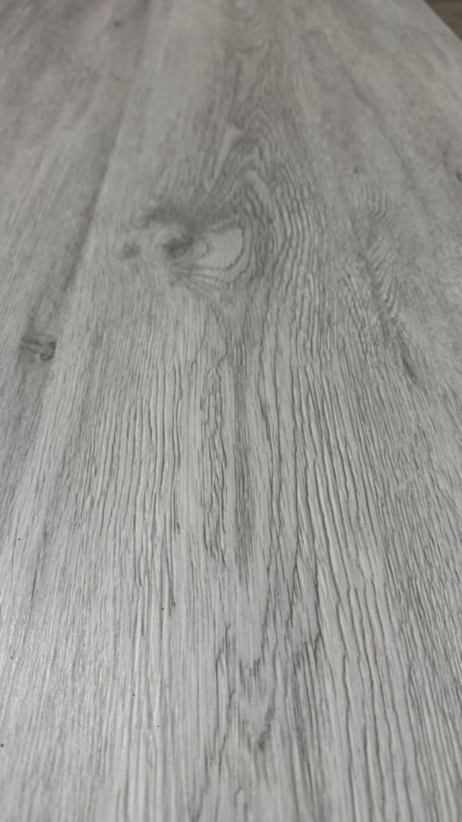PISO VINÍLICO SPC GRIS CLARO 5,5 MM3