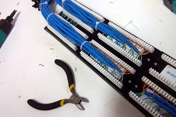 PATCH PANEL 24 PUERTOS 1U CAT6 TD-P7024-C6 Largo 48.1*Alto 4.5*Espero 6.57