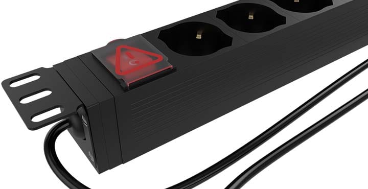 NEXXT PDU 8 TOMAS 1U 220V 16A CABLE 2MT MAX OUT 3500W CHILENO Regleta para montaje en bastidor3