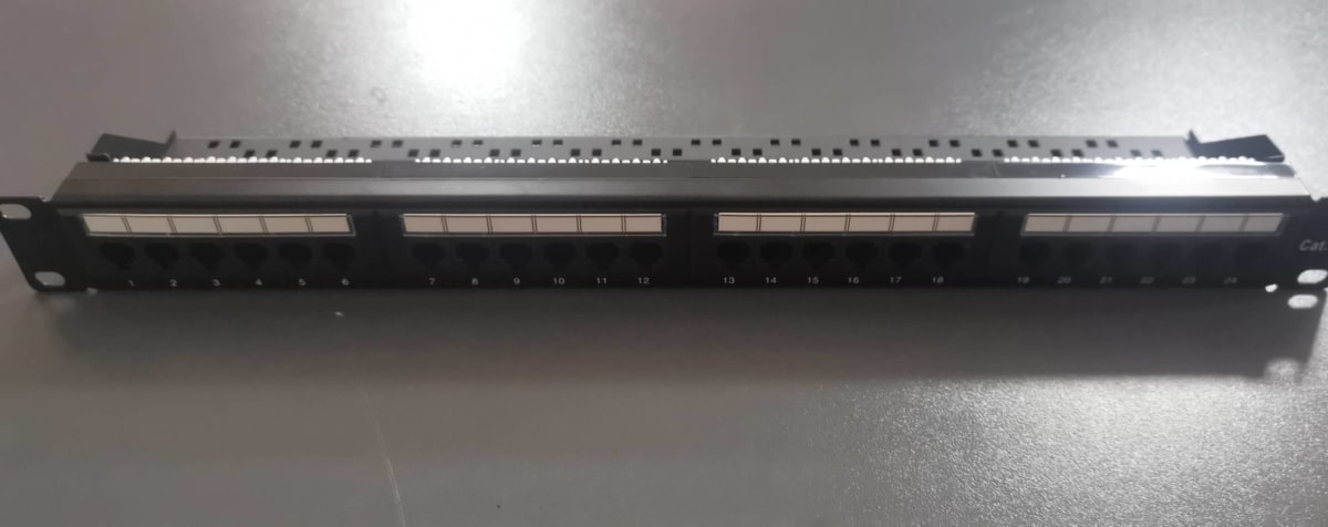 PATCH PANEL 24 PUERTOS 1U CAT6 TD-P7024-C6 Largo 48.1*Alto 4.5*Espero 6.5 0