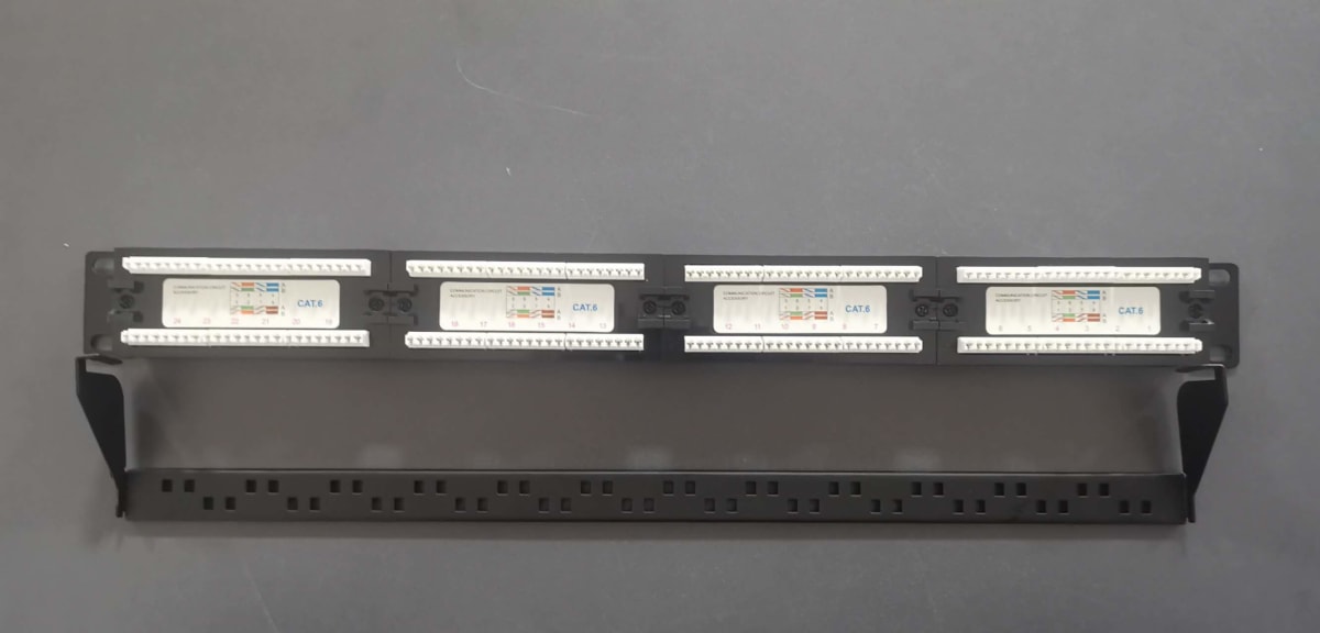 PATCH PANEL 24 PUERTOS 1U CAT6 TD-P7024-C6 Largo 48.1*Alto 4.5*Espero 6.52