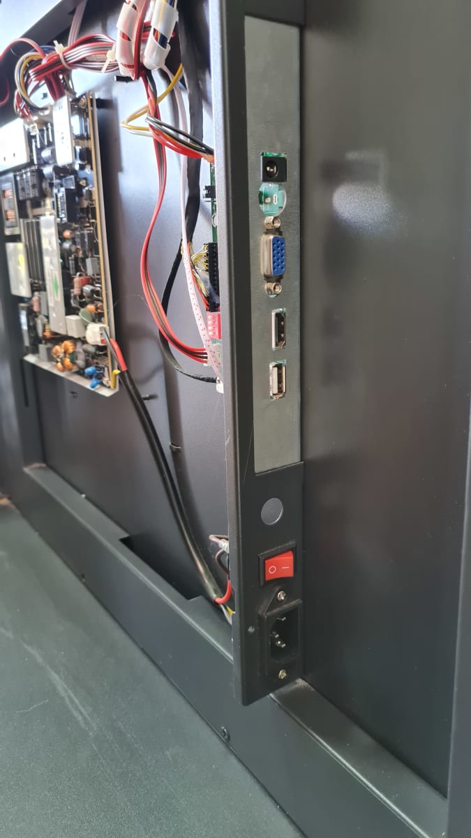 TOTEM55 SIN TACTIL 1920 x 1080 DURADERO HDMI+VGA+USB6