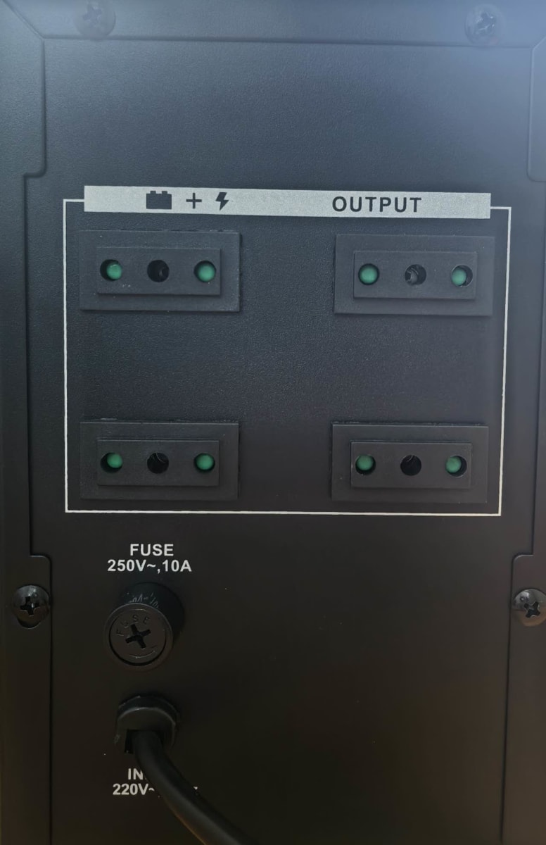 UPS MR-UF1500 Smart Line-interactive 1500VA 900W tipo:C Chilena OFERTA INVIERNO2