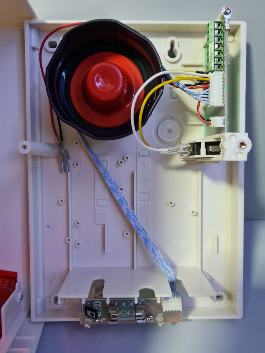 KIT SIRENA PANICO ALARMA COMUNITARIA 12V 120dB 1850Hz Señar MAX 30MT 270*193*100MM ABS+METAL 2 CONTROLES5