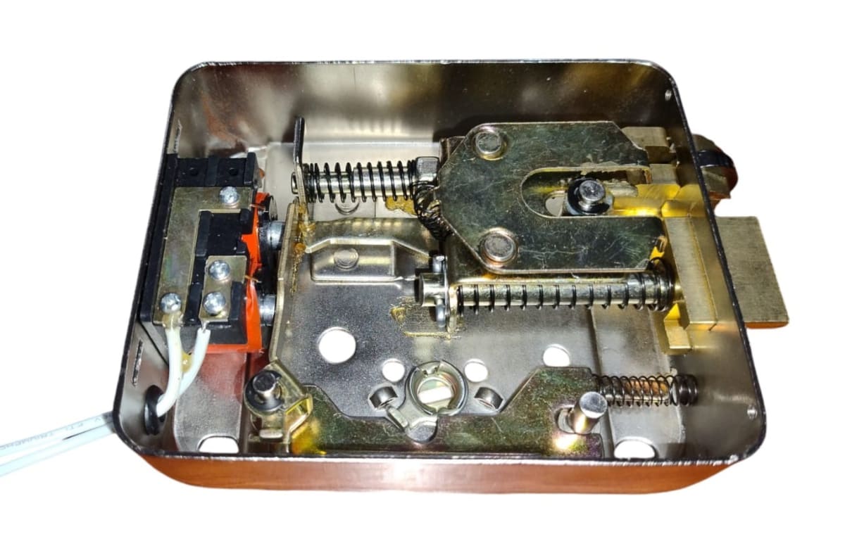 CHAPA PUERTA PEATONAL2