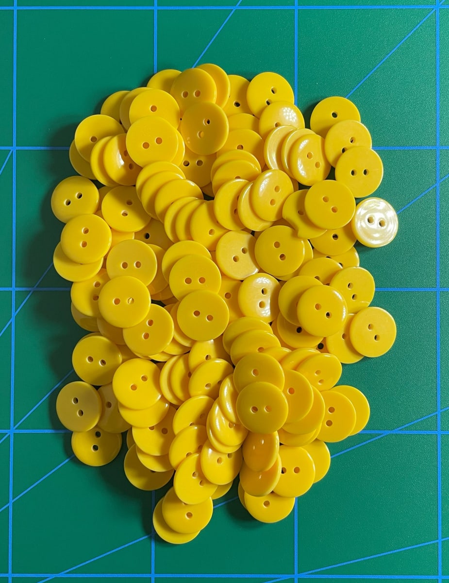 Botón Clásico Amarillo Oro (28 L-18 mm)1