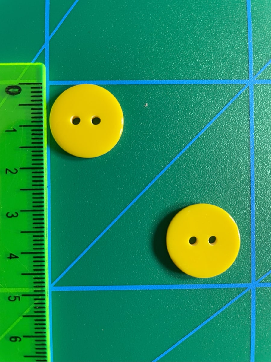 Botón Clásico Amarillo Oro (28 L-18 mm) 1