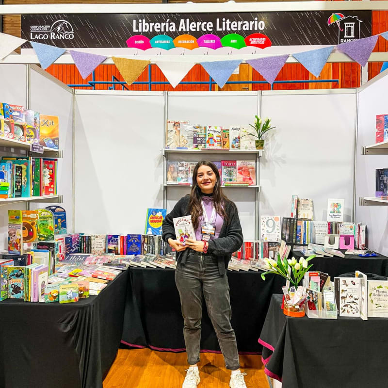 Librería Alerce Literario: Participación Estelar en Ranco Diseño Invierno 2024