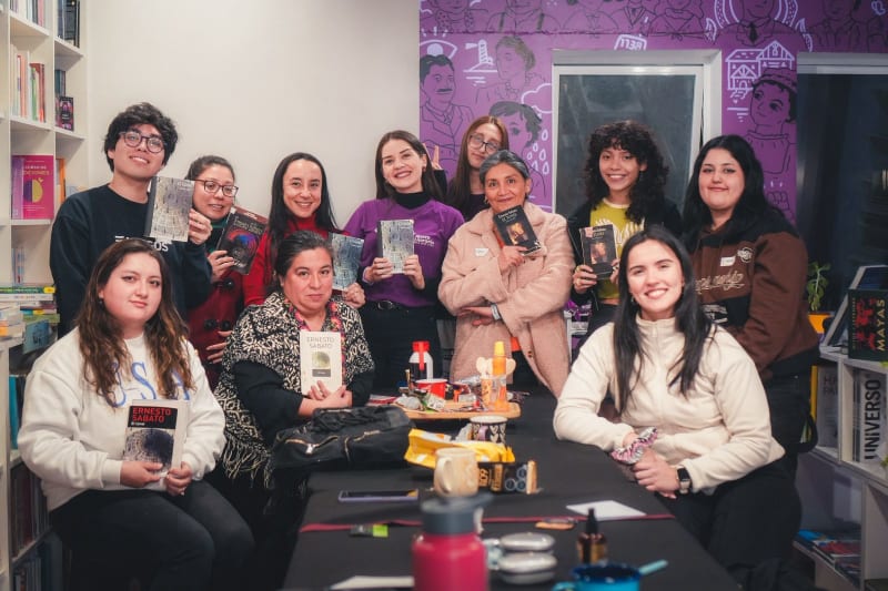 ¿Qué es un club de lectura? Una invitación a leer y conversar desde Alerce Literario