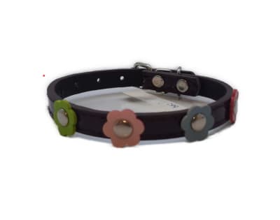 COLLAR CUERINA CON FLORES T1