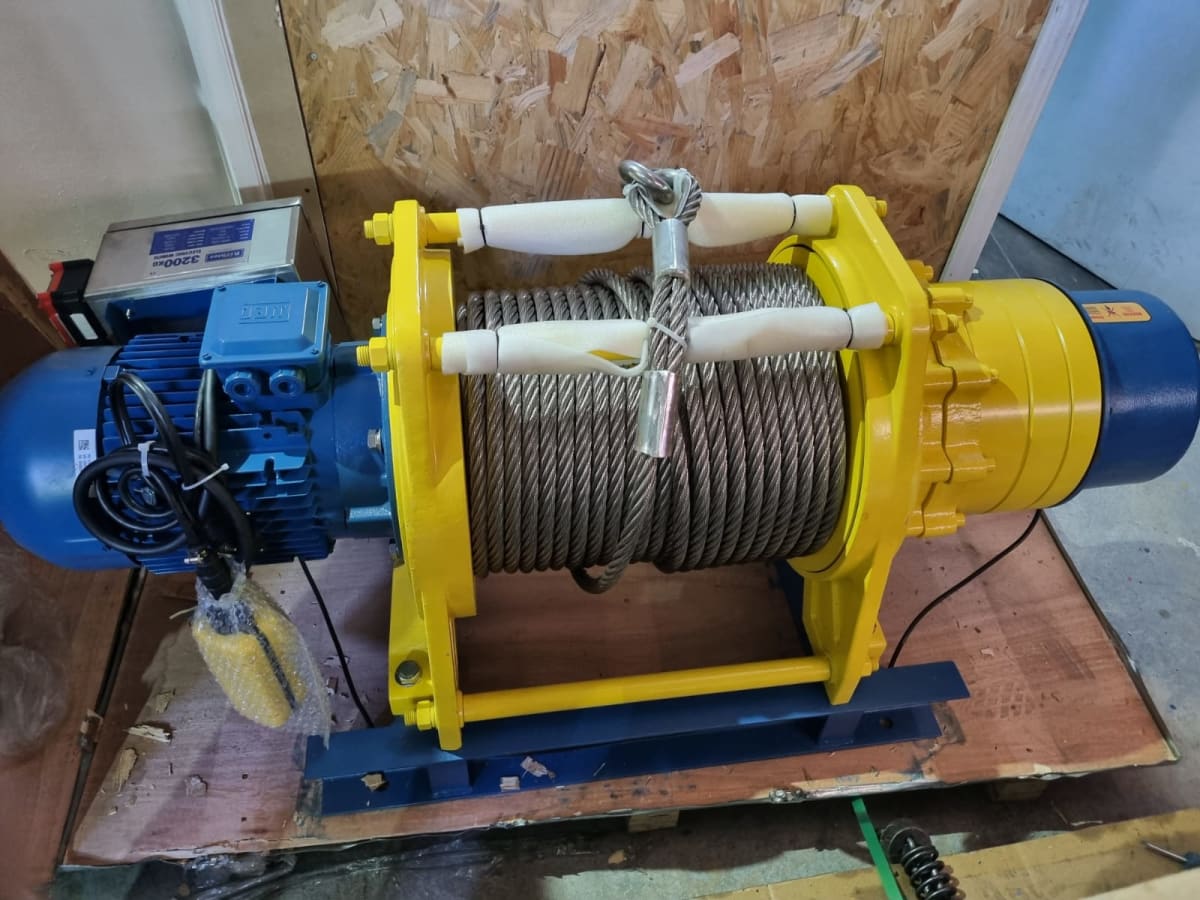 WINCHE ELECTRICO RT 3200Kg x 100m Modelo ACERO INOX2