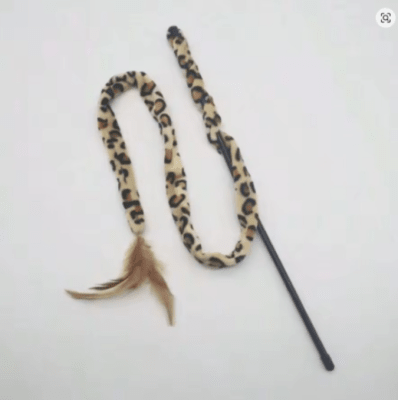 JUGUETE VARILLA LEOPARDO CON PLUMA