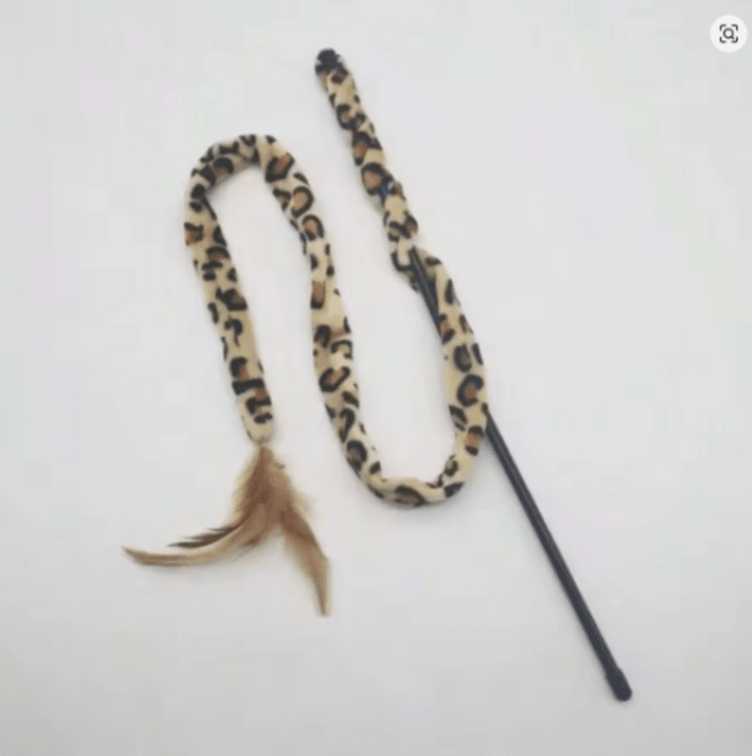 JUGUETE VARILLA LEOPARDO CON PLUMA