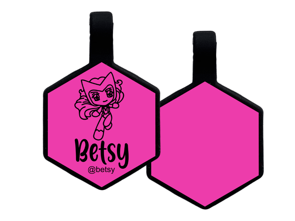 PLACA DE IDENTIFICACIÓN HEXÁGONO - BRUJA ESCARLATA5