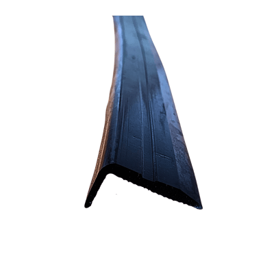 ANGULO NARIZ DE GRADA PVC NEGRA 37 x 37 mm (1.2 mt)1