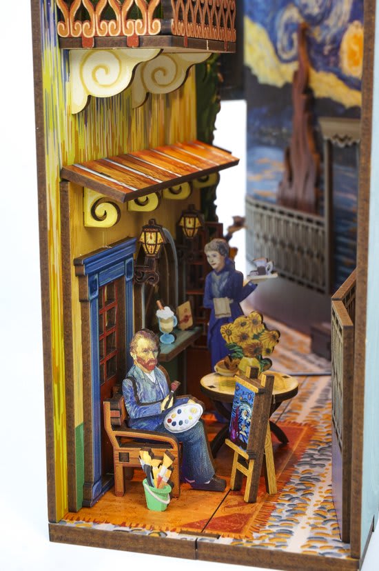 Vincent's World Book Nook3