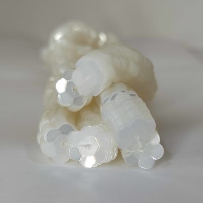 Lentejuela cazuela Jazmin 6mm 235 Blanco aperlado1
