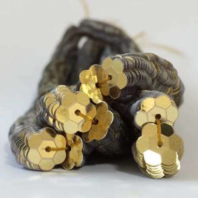 Lentejuela Jazmin 8mm Oro claro 24 metalica1