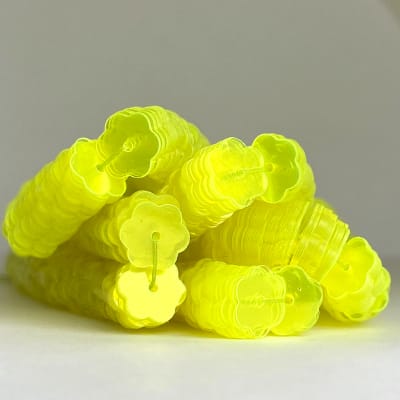 Lentejuela Jazmin 6mm Amarillo fluor 264 transparente1