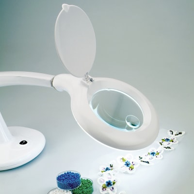 Lupa con Lámpara LED de mesa