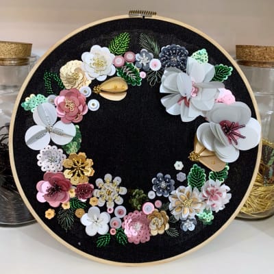 Kit Corona de Flores y Hojas en Pedrería + Clase Online