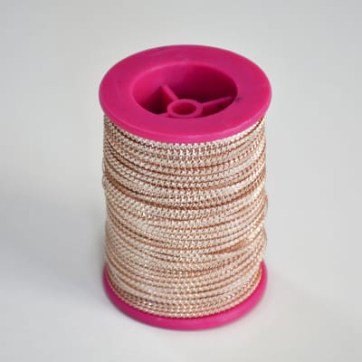 Mukaish Hilo Metálico con patrón triángulo Color Oro Rosa 85mts