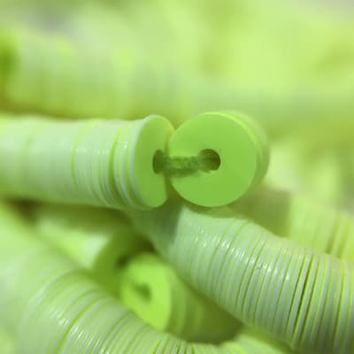 Lentejuela 4mm amarillo fluor nacarado2