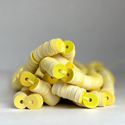 Lentejuela 4mm Amarillo nacarado1