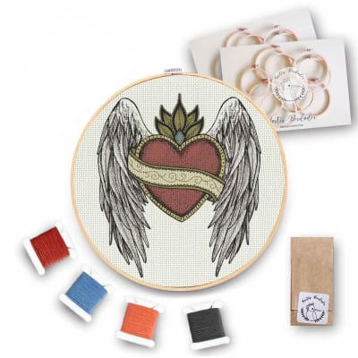Mini Kit para bordar Corazón Alas y Ornamento