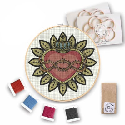 Mini Kit para bordar Corazón Espina y Corona1