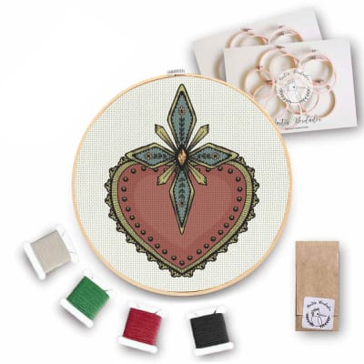 Mini Kit para bordar Corazón Ornamento1