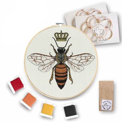 Mini Kit para bordar Abeja Reina1
