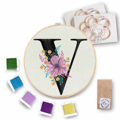 Mini Kit para bordar Letra V