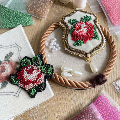 Kit Pedrería Insignia Flor de mostacillas