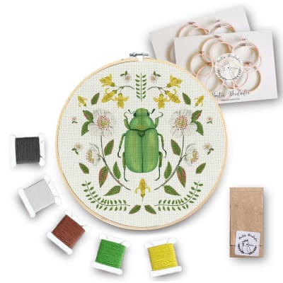 Mini Kit para bordar San Juan fondo blanco