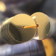 Lentejuela 8mm metálica Oro claro
