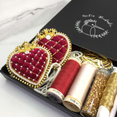 Kit Pedrería Corazón Goldwork + clase online