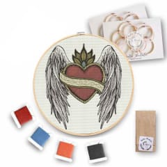 Mini Kit para bordar Corazón Alas y Ornamento