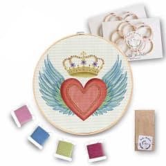 Mini Kit para bordar Corazón Alas con Corona