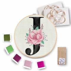 Mini Kit para bordar letra J